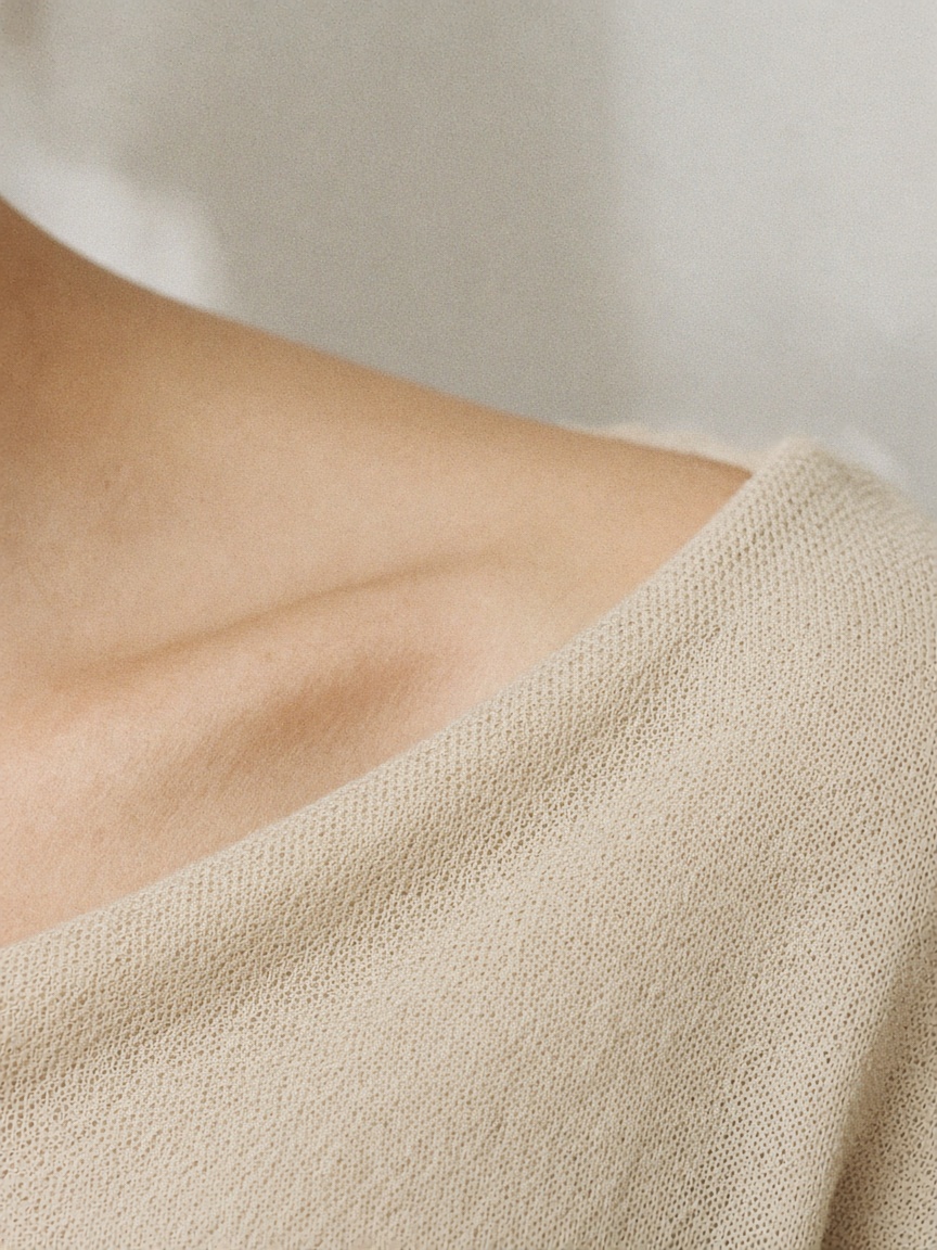Sand bamboo jersey at the collarbone